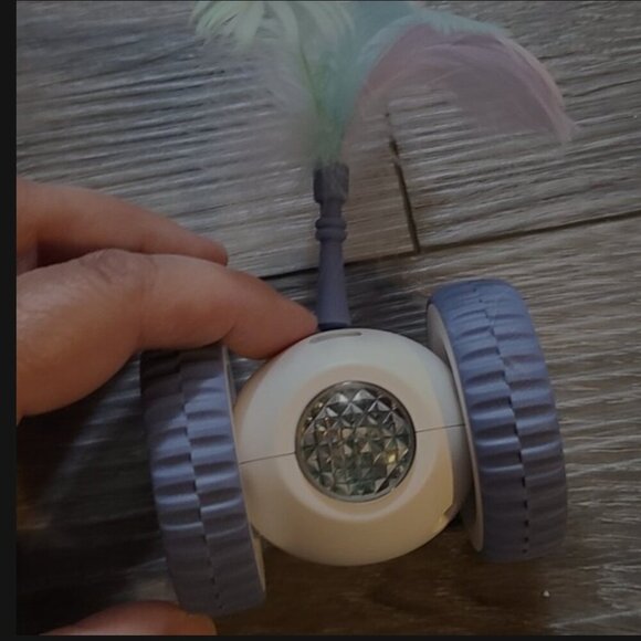 Pet puzzle,  2 USB cat toys, 2 pet brushes. Brand new in packages - Picture 9 of 9